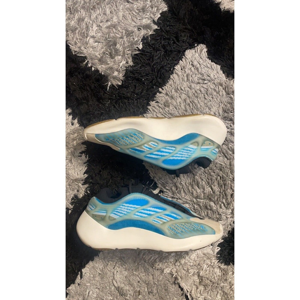 Size 10.5 - adidas Yeezy 700 V3 Arzareth